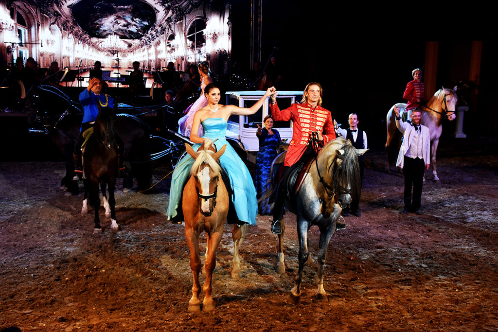 komáromi magyar lovas színház omarom