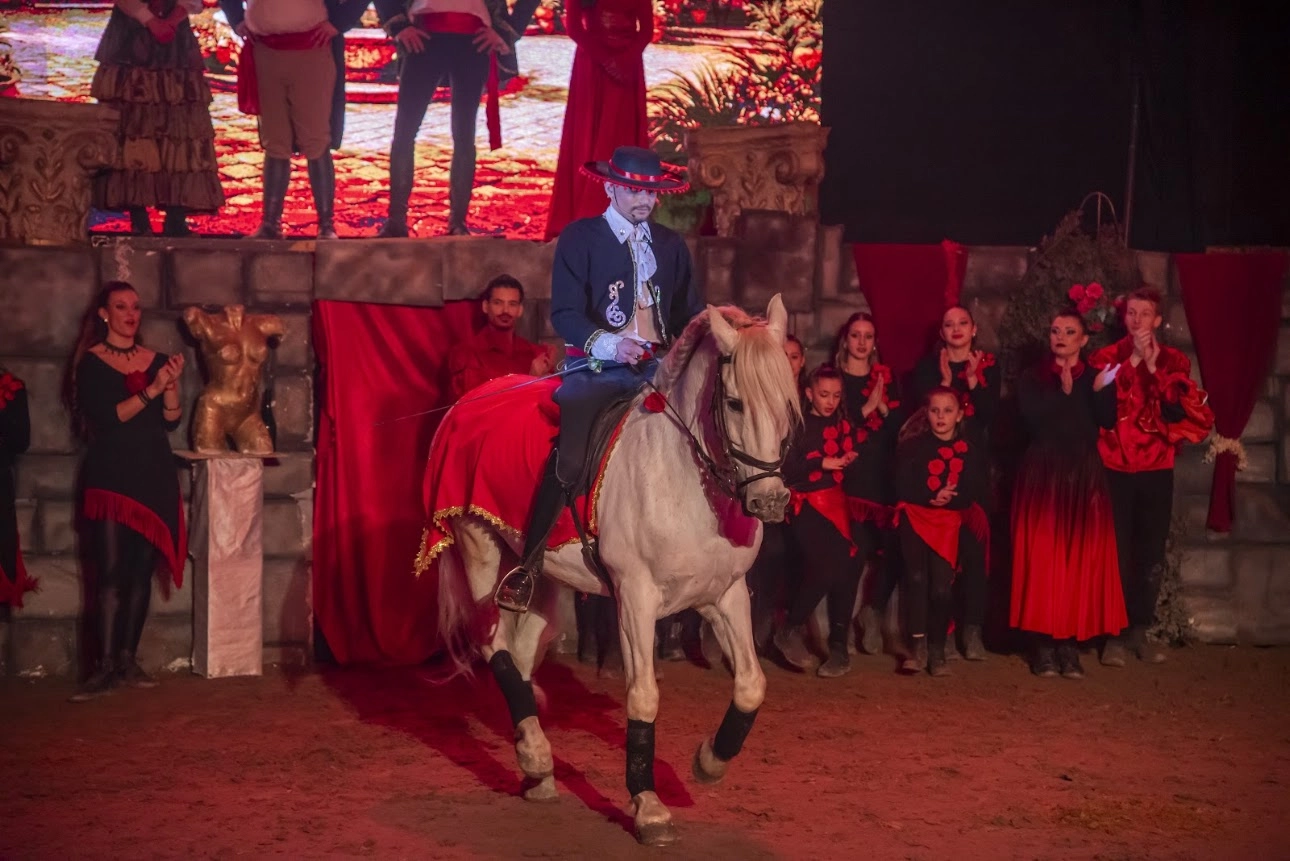 Lovas hős a Zorro musical színpadán