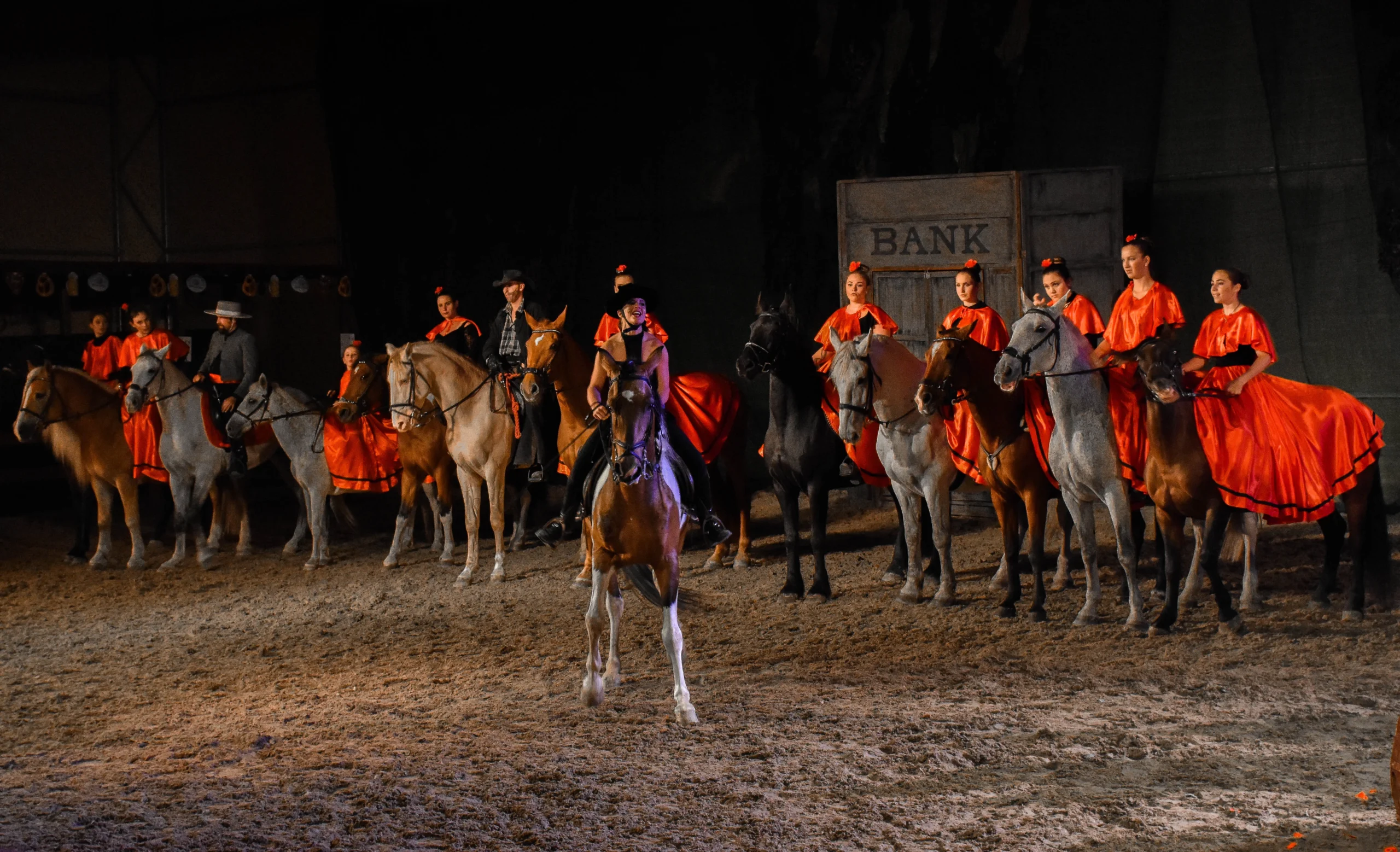 A Zorro musical lovas szereplői